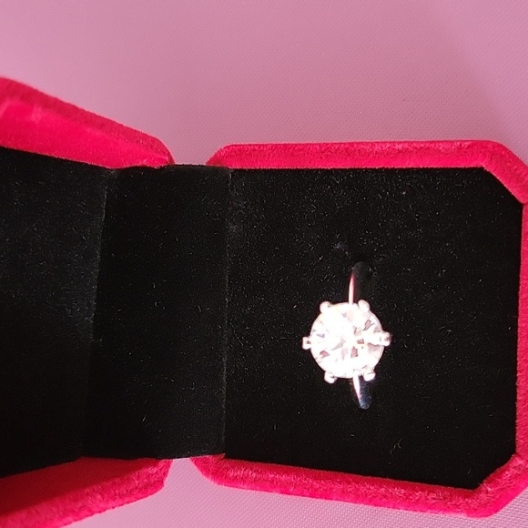 4ct authentic moissanite ring with 925 silver Size 6.5 - Picture 3 of 10